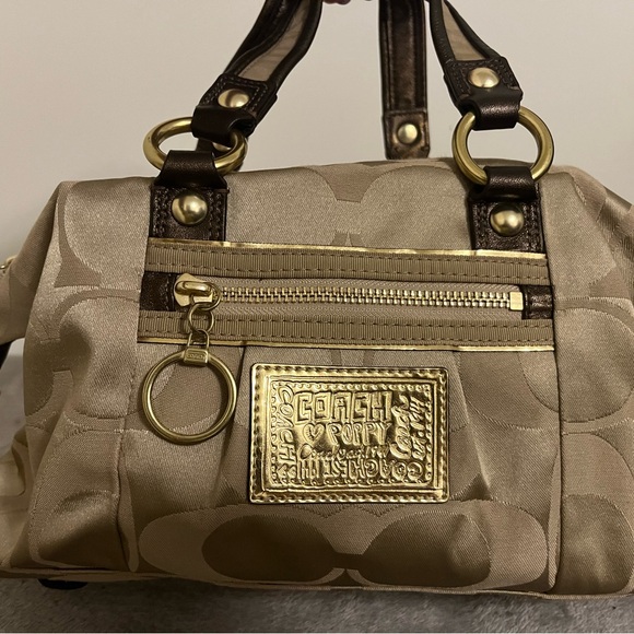 Authentic Coach Poppy purse - Picture 1 of 5